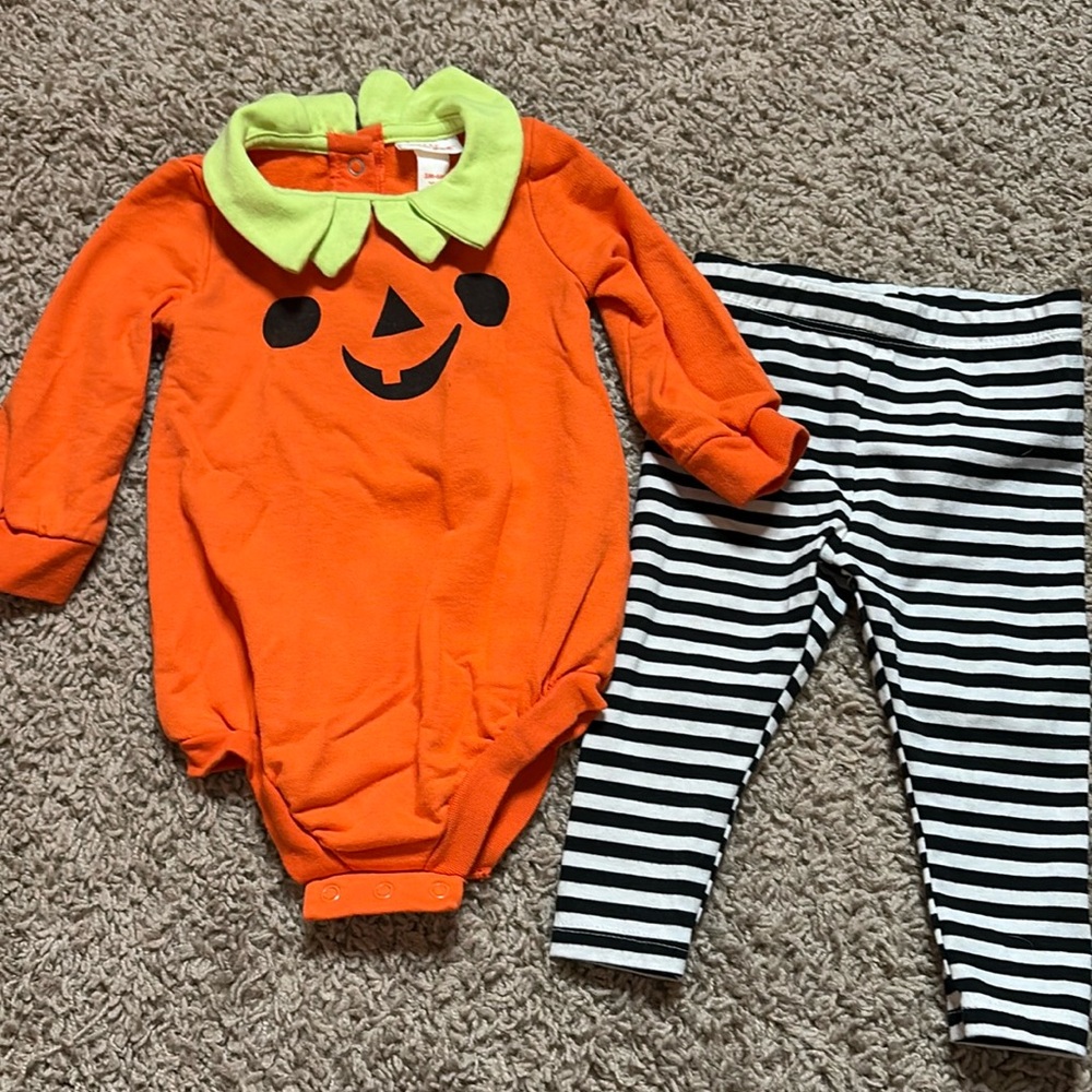 Adorable pumpkin outfit for baby's first Halloween, Cat & Jack size 3/6 months